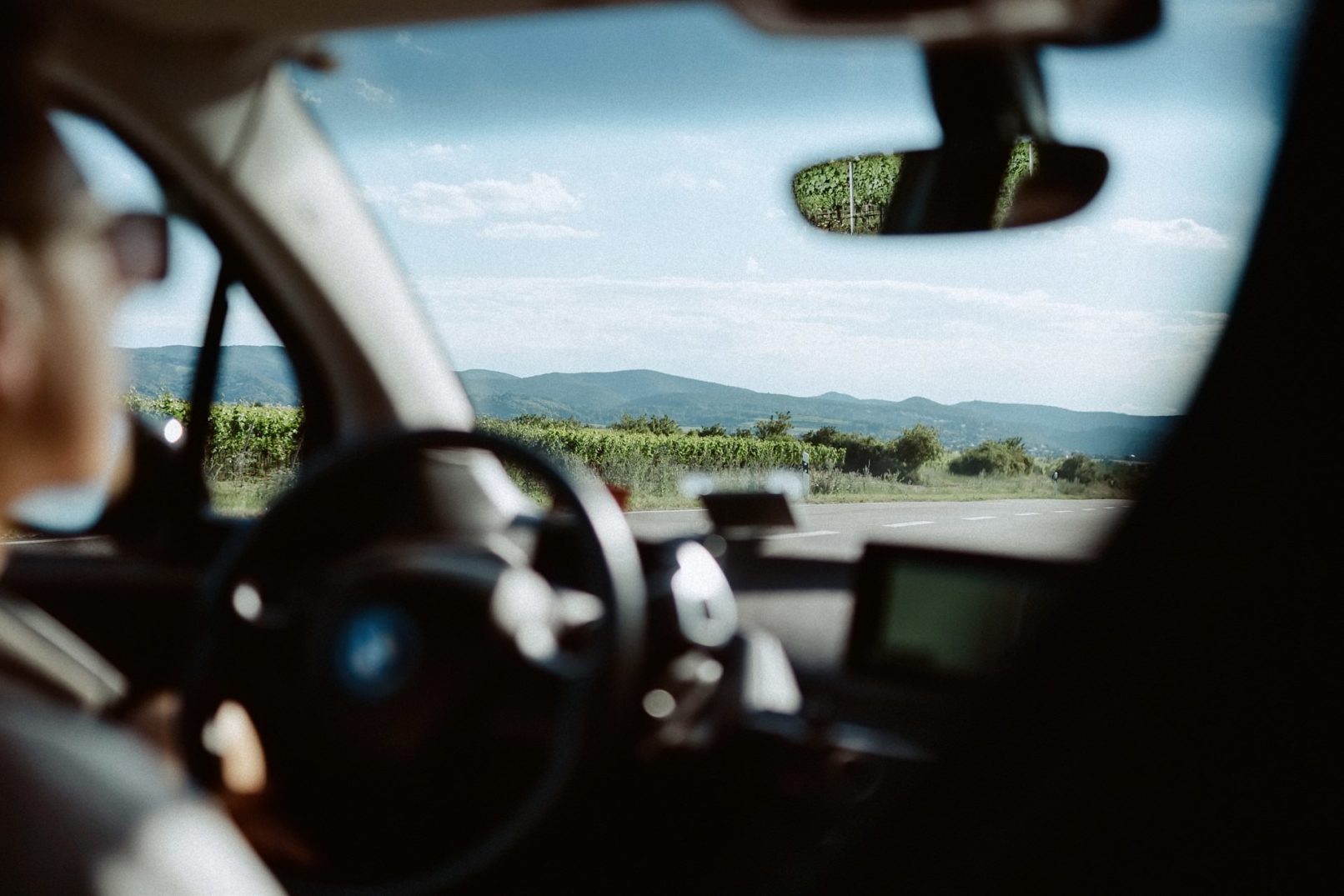 Blick aus dem Stadtmobil Rhein Neckar zu den Pfälzer Bergen