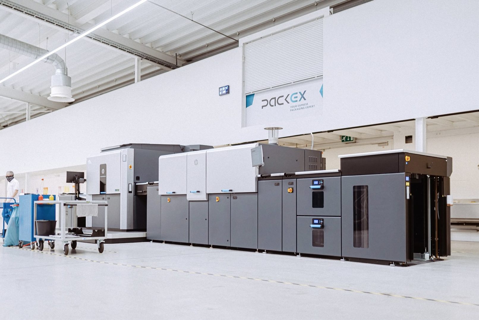 packex worms social media bilder