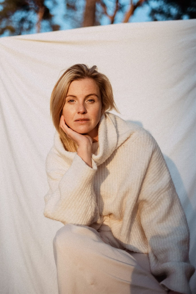 Portraitfotograf im Wald mit Vanessa Hofen, Outdoor Fotoshooting in der Viernheimer Weide