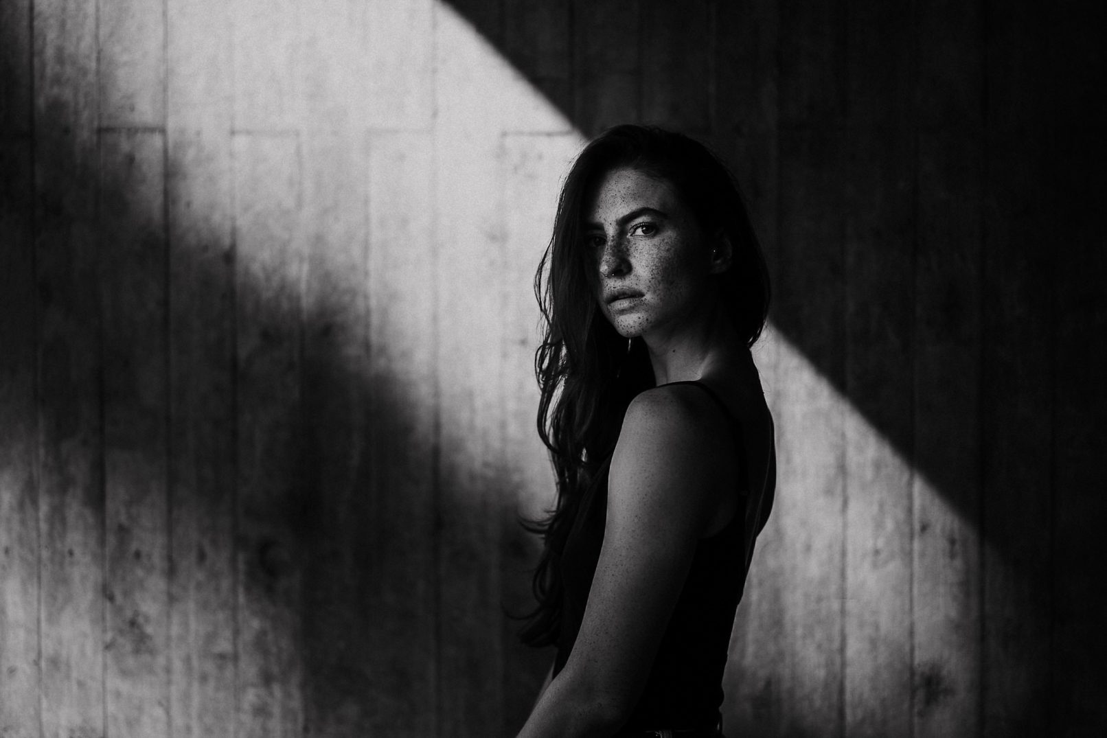 portraitfotograf ludwigshafen portraits alina schwarz weiß