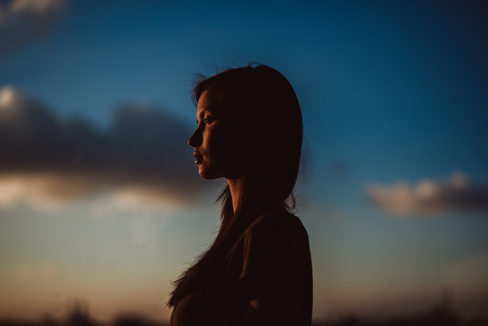 Portraits im Hafen Mannheim mit Akina mehr Wolken