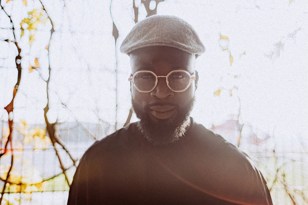 Fotoshooting Portrait am City Airport Mannheim, Larry mit Brille von Teyegerista